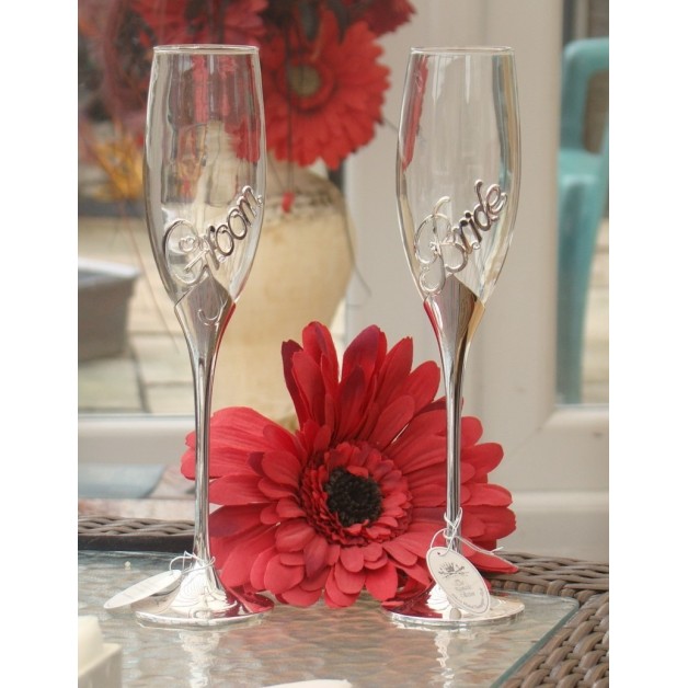 https://snobsgifts.com/image/cache/catalog/products/engraved-personalised-bride-and-groom-champagne-glassses-1175-628x628.jpg